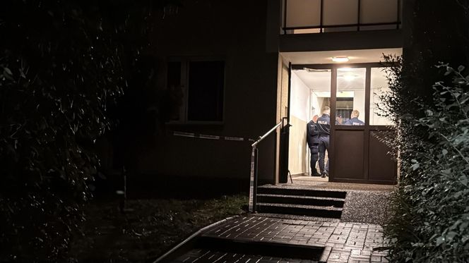 Z mieszkania na Mokotowie wydobywał się dym. W środku znaleziono ciało mężczyzny. Leżało wśród szalejących płomieni