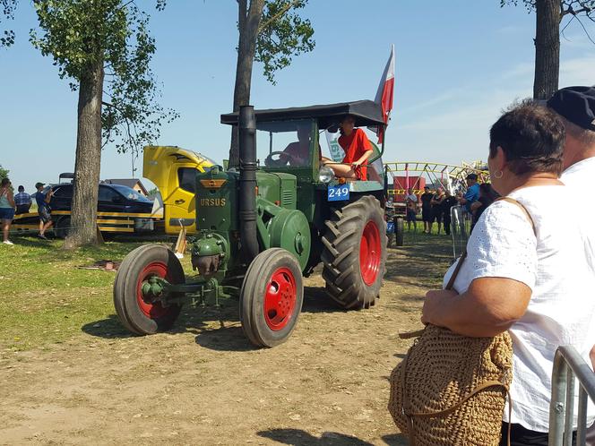 Festiwal starych ciągników w Wilkowicach. Setki maszyn, tysiące widzów i upał