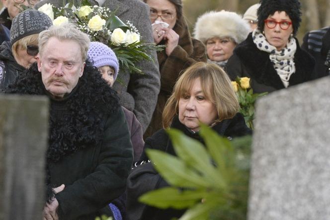 Daniel Olbrychski z żoną Krystyną na pogrzebie