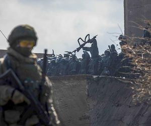 Rosyjscy żołnierze oskarżeni o morderstwa. Prawie tysiąc spraw od początku inwazji na Ukrainę