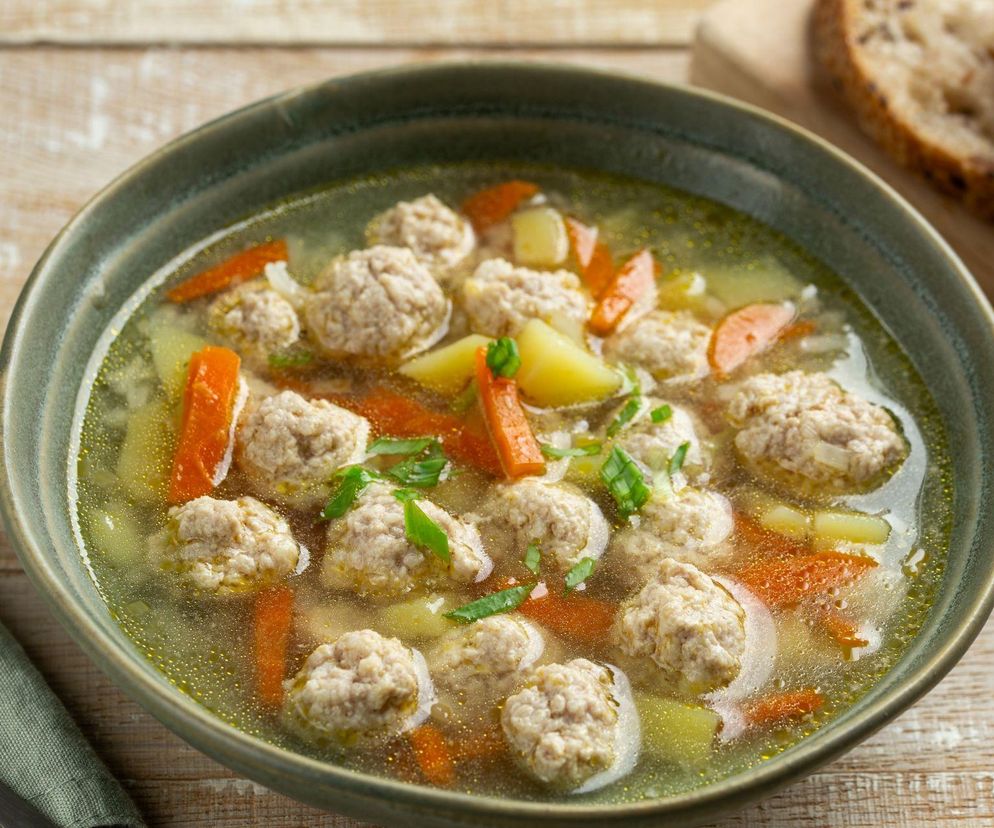 Zupa jarzynowa z klopsikami według przepisu Magdy Gessler. Zaskakująco pyszna i sycąca