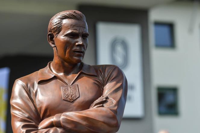 Gerard Cieślik, legenda Ruchu Chorzów ma swój pomnik. Pod Stadionem Śląskim