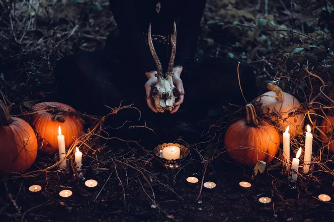 Halloween w Warszawie: Odwiedź przerażającą farmę strachu z wioską czarownic! 