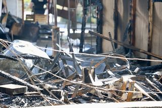 Pożar bazarku w Warszawie. Całkowicie spłonęło 12 budek sprzedażowych. Przyczyny nie są znane