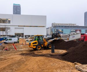 Trwa przebudowa części dawnego Placu Defilad w plac Centralny