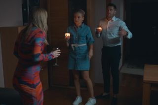 Na sygnale, odcinek 619. Basia (Anna Wysocka), Britney (Paulina Zwierz), Michał (Krystian Kukułka)