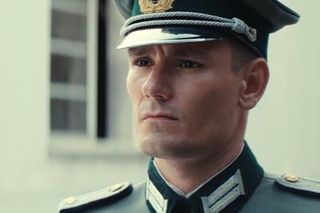 Zatoka szpiegów 2 sezon odc. 2. Franz Neumann (Bartosz Gelner)