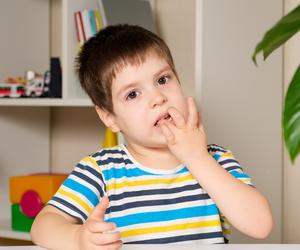 Ekspert pokazał, co kryje się pod paznokciami dziecka. To jest naprawdę obrzydliwe