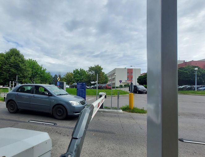Szpital "papieski" ma nowy system parkingowy
