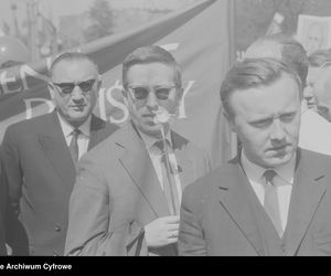QUIZ PRL. Pochody 1-majowe: spontaniczne, czy obowiązkowe? Komplet punktów tylko dla znawców PRL-u