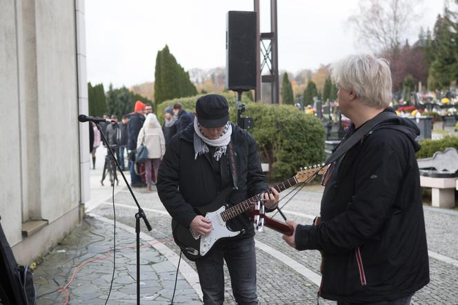 Pogrzeb Piotra Szczęsnego, który podpalił się pod Pałacem Kultury w Warszawie