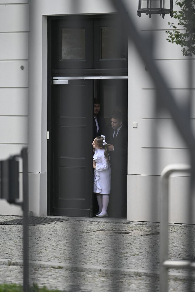  Kasia Nawrocka na biało czekała na rodziców 