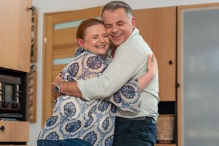 „Pierwsza miłość” odc. 4085 streszczenie. Paulina i Hubert przenoszą się z Erykiem do większego mieszkania. Teraz mają już miejsce także dla Natalii