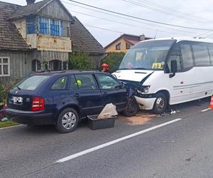 Osiem osób rannych w wypadku busa przewożącego dzieci. Krok od tragedii pod Tarnowem