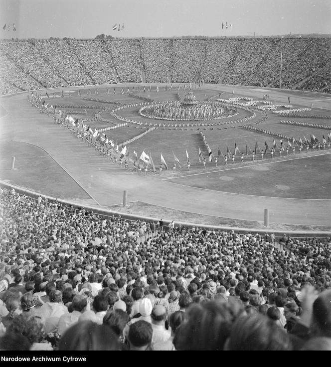 Stadion X-lecia. Uroczyste otwarcie II Międzynarodowych Igrzysk Sportowych Młodzieży w 1955 r.