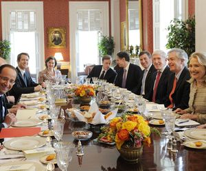 Ugoszczą Nawrockiego jak królową Elżbietę