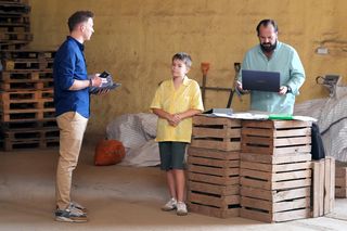 Barwy szczęścia, odcinek 3111: Łukasz z Borysem postawią na nogi gospodarstwo aresztowanego Mariusza?! Takiego gestu nikt się nie spodziewa - ZDJĘCIA