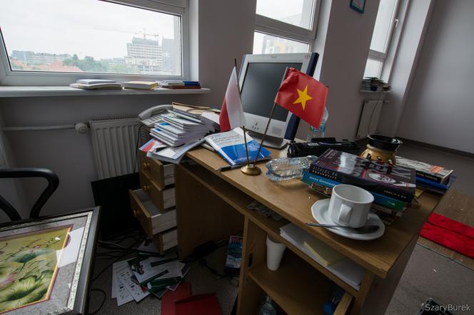 Zlikwidowana szkoła nadal straszy [GALERIA]