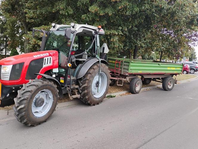 Traktorzysta z Rypina spowodował kolizję, po czym wezwał policję. Na jaw wyszły jego grzechy