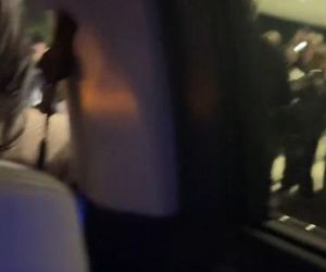 Justyna Steczkowska niczym papież! Gwiazda wyciąga rękę do fanów ze swojego jusiamobile