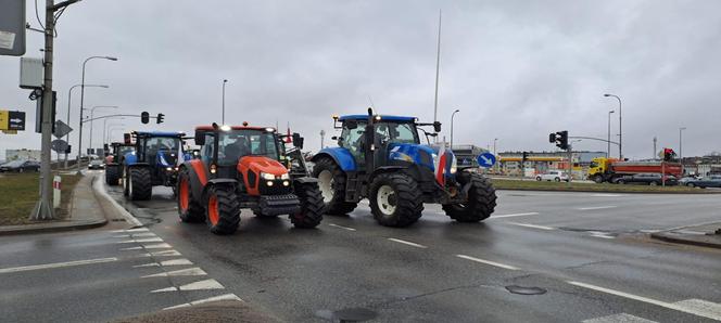 Trwa protest rolników. Drogi na Pomorzu są sparaliżowane. Gdzie trwają utrudnienia? 