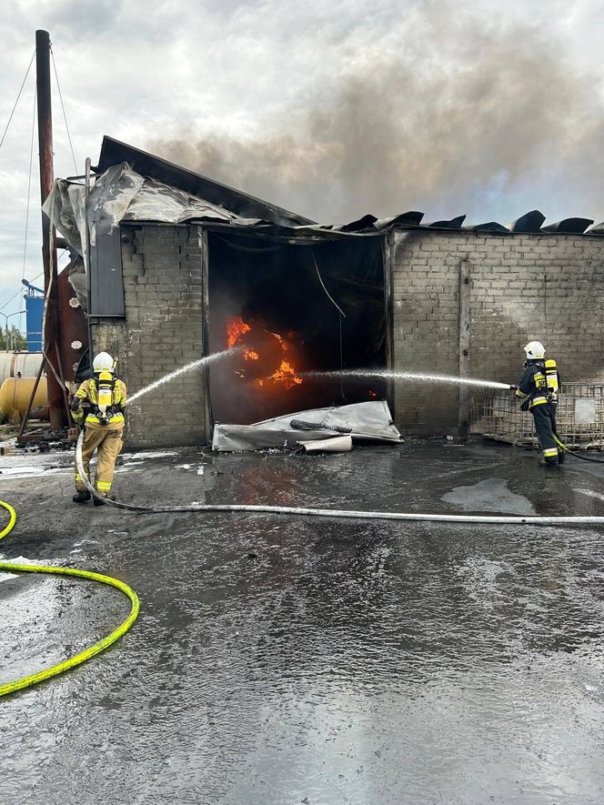 Pożar składu opon niedaleko Lubertowa