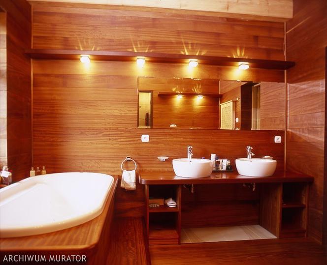 aranżcja łazienki z drewnem