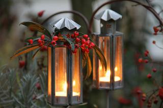 Dekoracje świąteczne w ogrodzie - latarenki