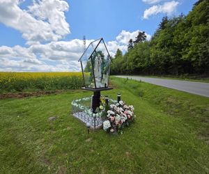 Podkarpackie kapliczki z historia. Wrzućcie tam prosze wszytko jak leci, tylko prosze tez jeszcze o pierwsze zdjęcie.