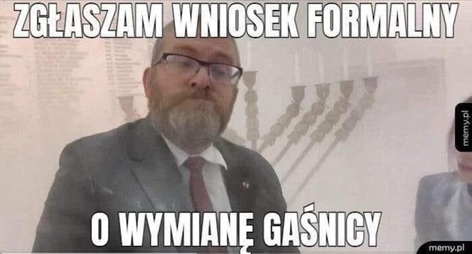 Grzegorz Braun z gaśnicą w Sejmie