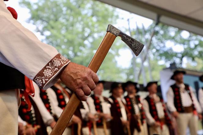 Rozpoczął się 60. jubileuszowy Tydzień Kultury Beskidzkiej. Przyjechało 20 zespołów z całego świata ZDJĘCIA, PROGRAM