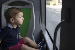 Czterolatek zupełnie sam podróżował miejskim autobusem. Dopiero gdy chciał wysiąść, zauważył go kierowca