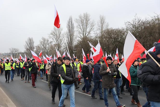 Protest rolników 20 marca w Lublinie. Przeszli ulicami miasta pod LUW