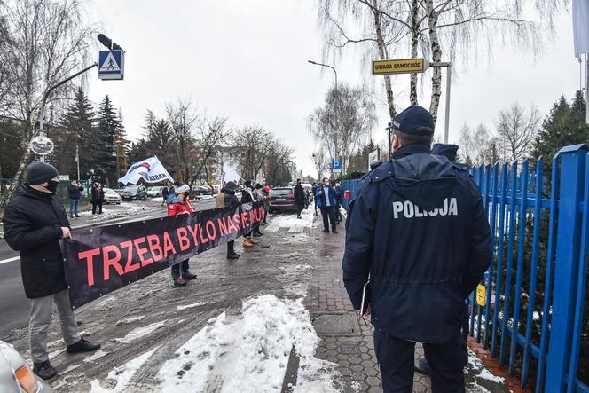 Międzymiastowy protest samochodowy pod Radiem Maryja. Strajkowali w Święto Trzech Króli