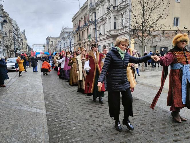 Polonez dla Łodzi. Setki łodzian we wspólnym tańcu [ZDJĘCIA]