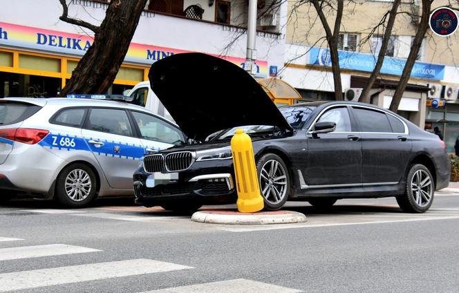 Emeryt rozbił luksusowe BMW za setki tysiecy zł!