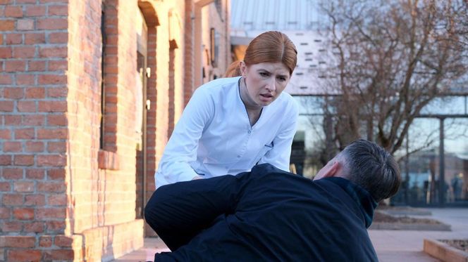 	M jak miłość odc. 1855. Kamil (Marcin Bosak), recepcjonistka ( Paulina Masiak)