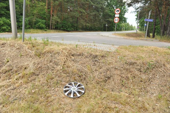 Koszmarny wypadek pod Warszawą. Szaleniec wyprzedzał na pasach. Wnuczka widziała, jak ginie jej babcia 