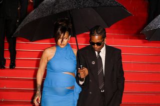 Rihanna z ukochanym pokazała się w Cannes. Niebieską kreacją podkreśliła ciążę