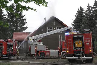 Ogień na plebanii pojawił się w czasie mszy. Żywioł strawił majątek parafian 