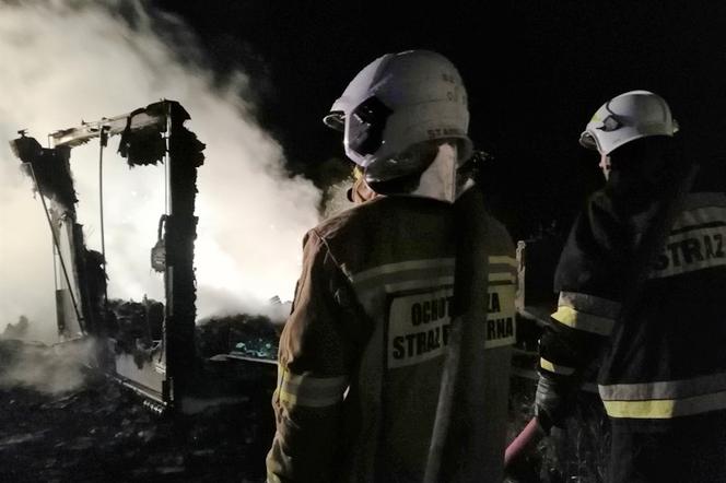 Strażacy walczyli z pożarem budynku gospodarczego w Nowicy