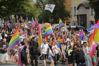 Marsz Równości w Olsztynie 2022. Wielobarwna parada przeszła ulicami miasta [ZDJĘCIA]