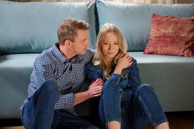 Na Wspólnej odc. 3994. Kamil Hoffer (Kazimierz Mazur), Łucja Agier (Magdalena Kaczmarek)