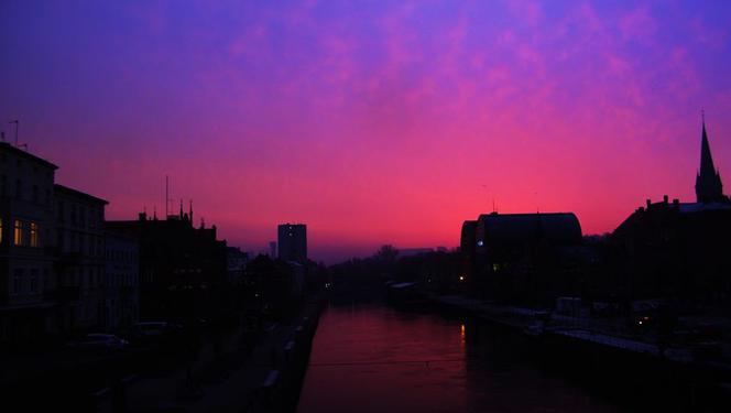 Niebo nad Bydgoszczą zapłonęło! Zobaczcie wyjątkowy wschód słońca! [GALERIA]
