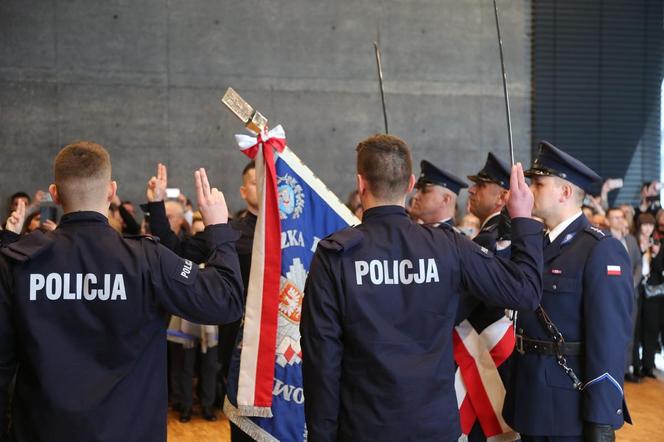 Nowych policjantów ma Małopolska. Teraz czeka ich szkolenie, a potem praca w terenie