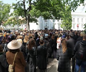 Brutalny atak na kampusie UW. Uniwersytecka społeczność upamiętniła zmarłą pracowniczkę