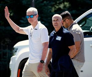 Rusza letni obóz dla miliarderów! Bill Gates ma nietęgą minę, Bezos promienieje