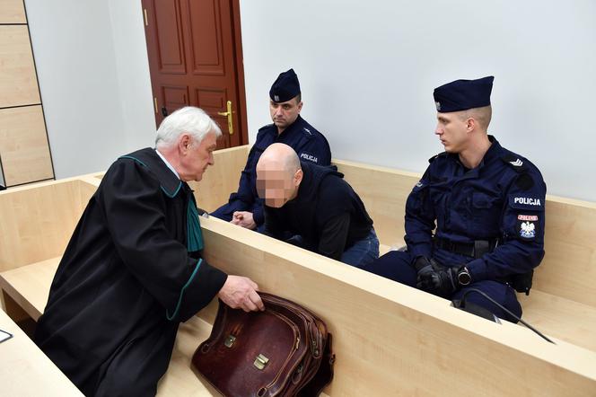 Chciał podpalić sąd w Szczecinie. Rozpoczął się proces Szymona S.