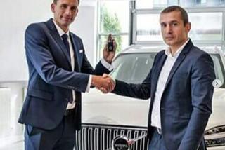 Łukasz Kubot odebrał kluczyki do Volvo xc90