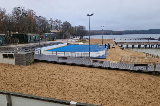 Trwa budowa lodowisk na terenie OSiR w Olsztynie. Zobacz zdjęcia